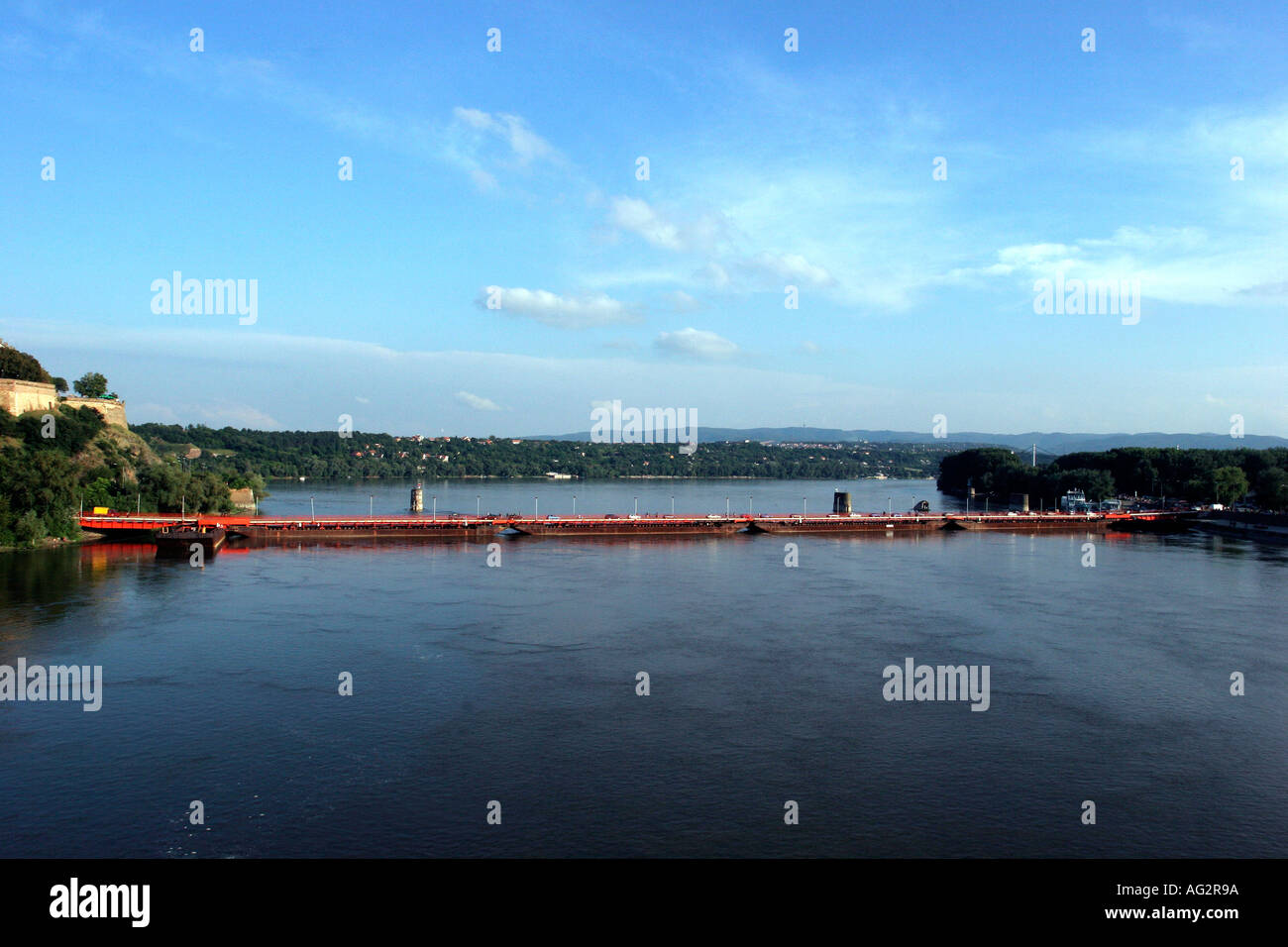 Le bateau pont sur le Danube à Novi Sad Serbie Banque D'Images
