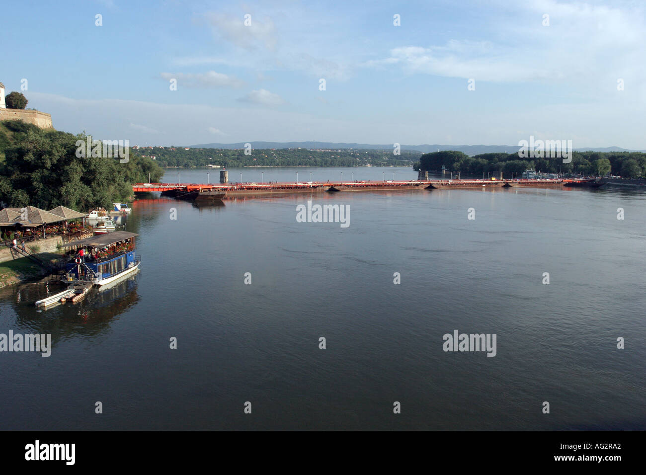 Le bateau pont sur le Danube à Novi Sad Serbie Banque D'Images