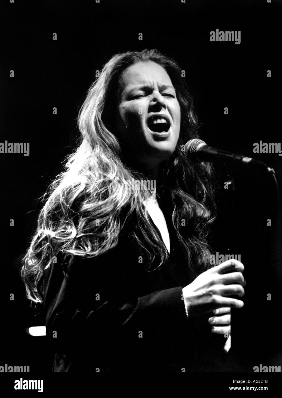 Bakken, Rebekka, * 1970, chanteuse norvégienne (Jazz), chant, demi-longueur, spectacle live, Stuttgart, avril 2003, Banque D'Images Bakken, Rebekka, * 1970, chanteuse norvégienne (Jazz), chant, demi-longueur, spectacle live, Stuttgart, avril 2003, Banque D'Images