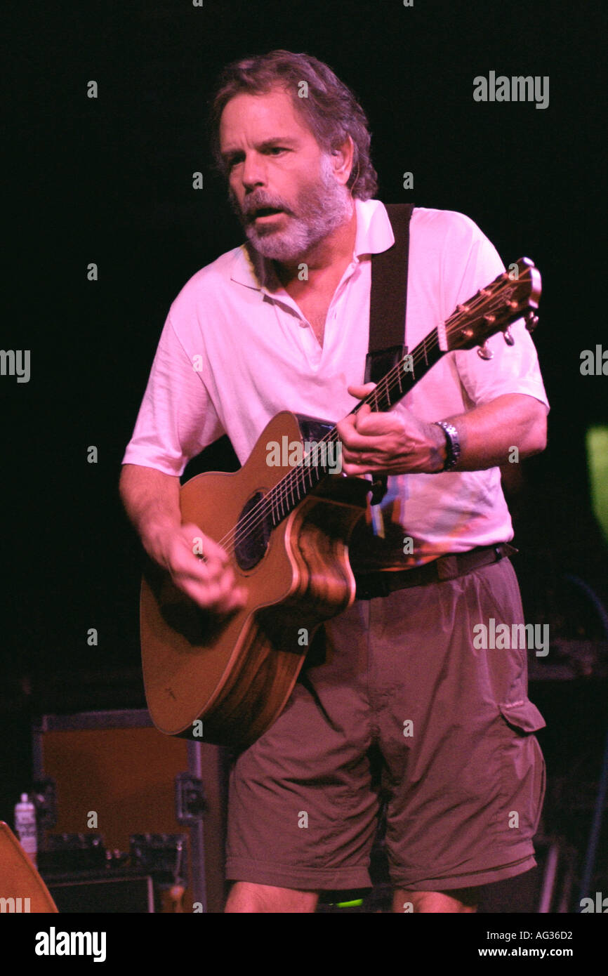 American Bob Weir membre fondateur du groupe de jouer avec son groupe Ratdog à Cardiff South Wales UK Banque D'Images