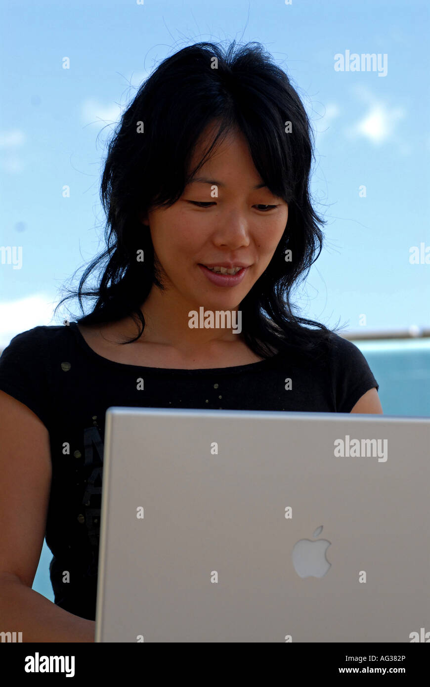 Femme et l'ordinateur portable Banque D'Images