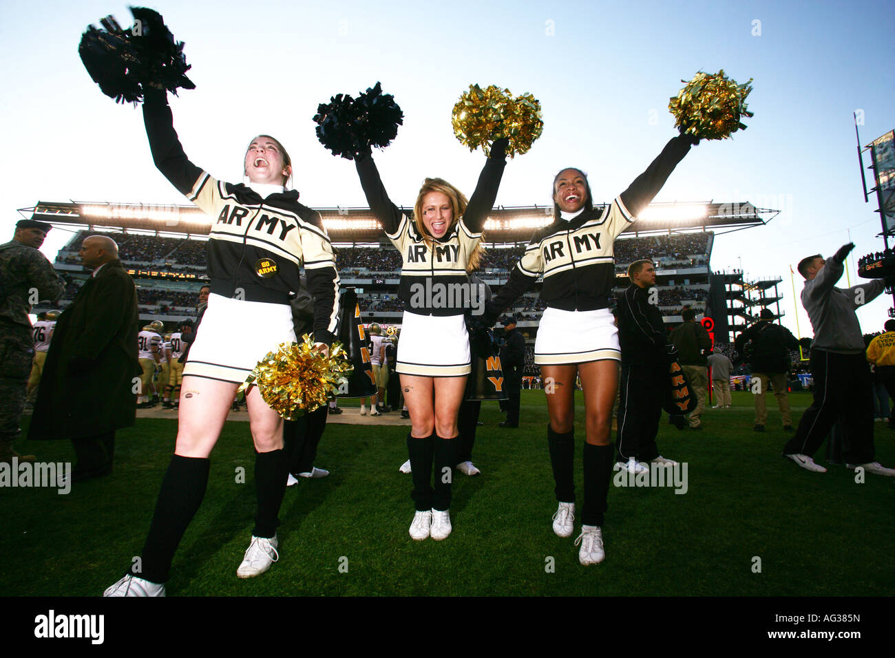 Cheerleaders à l'army navy football match à Philadelphie Banque D'Images