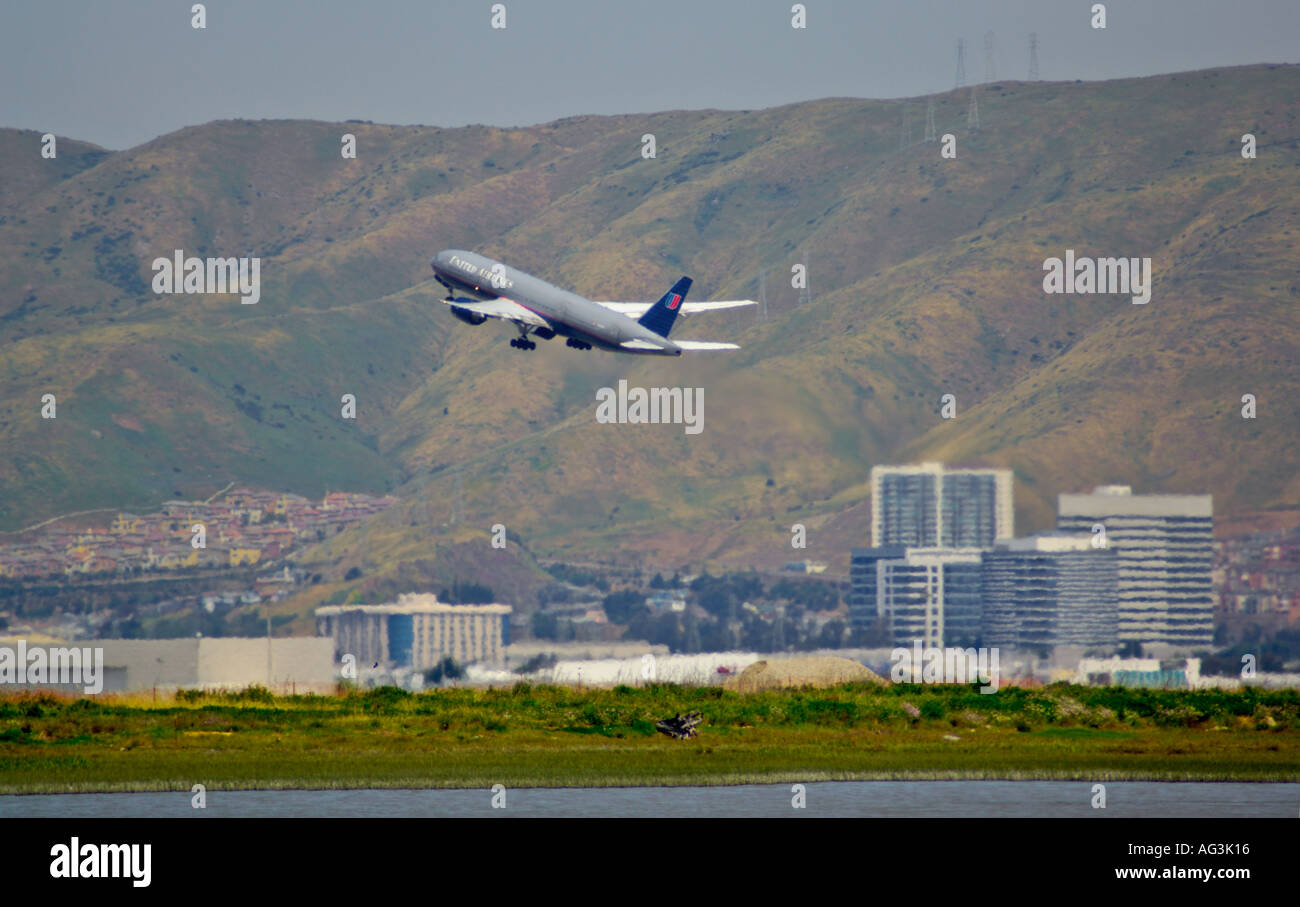 Boeing 767 qui a décollé de l'Aéroport International de San Francisco Californie Banque D'Images