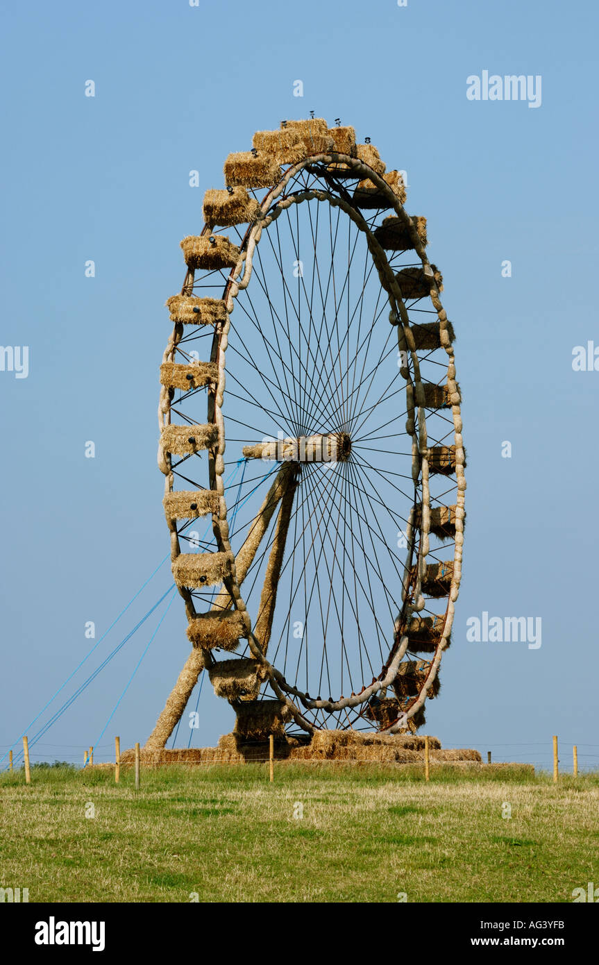 London Eye sculpture réalisée à partir de bottes de paille London Cheshire England UK Banque D'Images