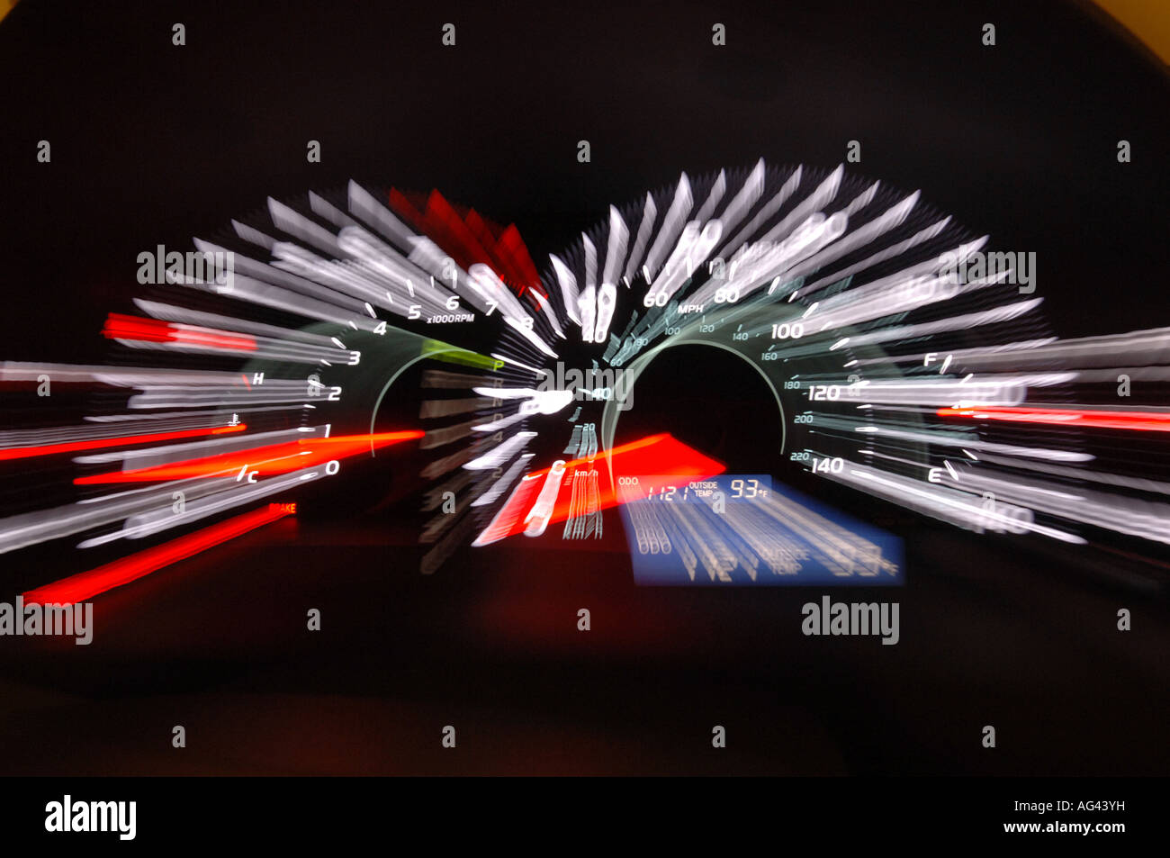 Image abstraite d'un tableau de bord automobile illuminée par un éclairage LED Banque D'Images