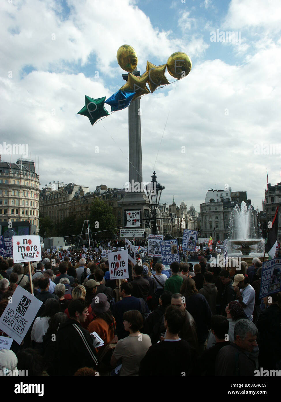 Manifestation anti guerre Trafalgar Square London 2003 Banque D'Images