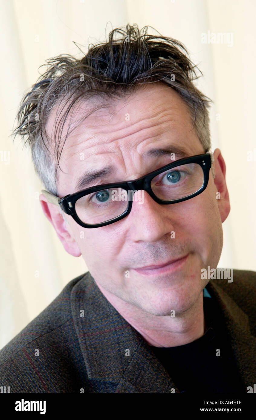 La stand up comedian et écrivain John Hegley au Guardian Hay Festival 2006 Hay-on-Wye Powys Pays de Galles UK UE GO Banque D'Images