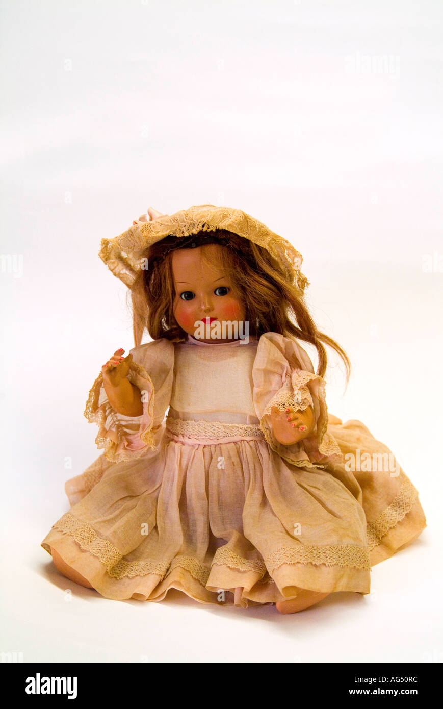 Une antique 1930 poupée avec de vrais cheveux Banque D'Images