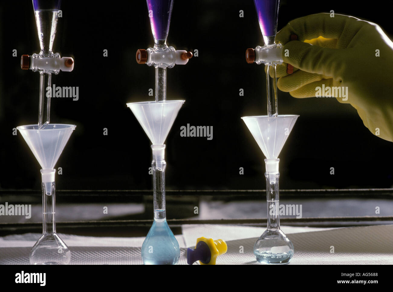 Expérience de titration en laboratoire Banque D'Images
