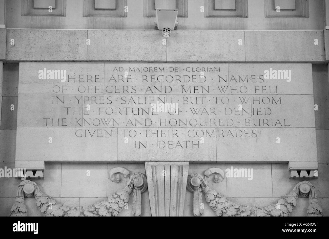 Inscription sur la porte de Menin, Ypres, Belgique Banque D'Images