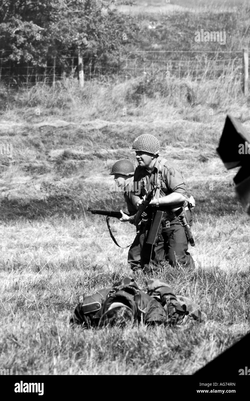 L'infanterie américaine au combat en Normandie France 1944 Banque D'Images