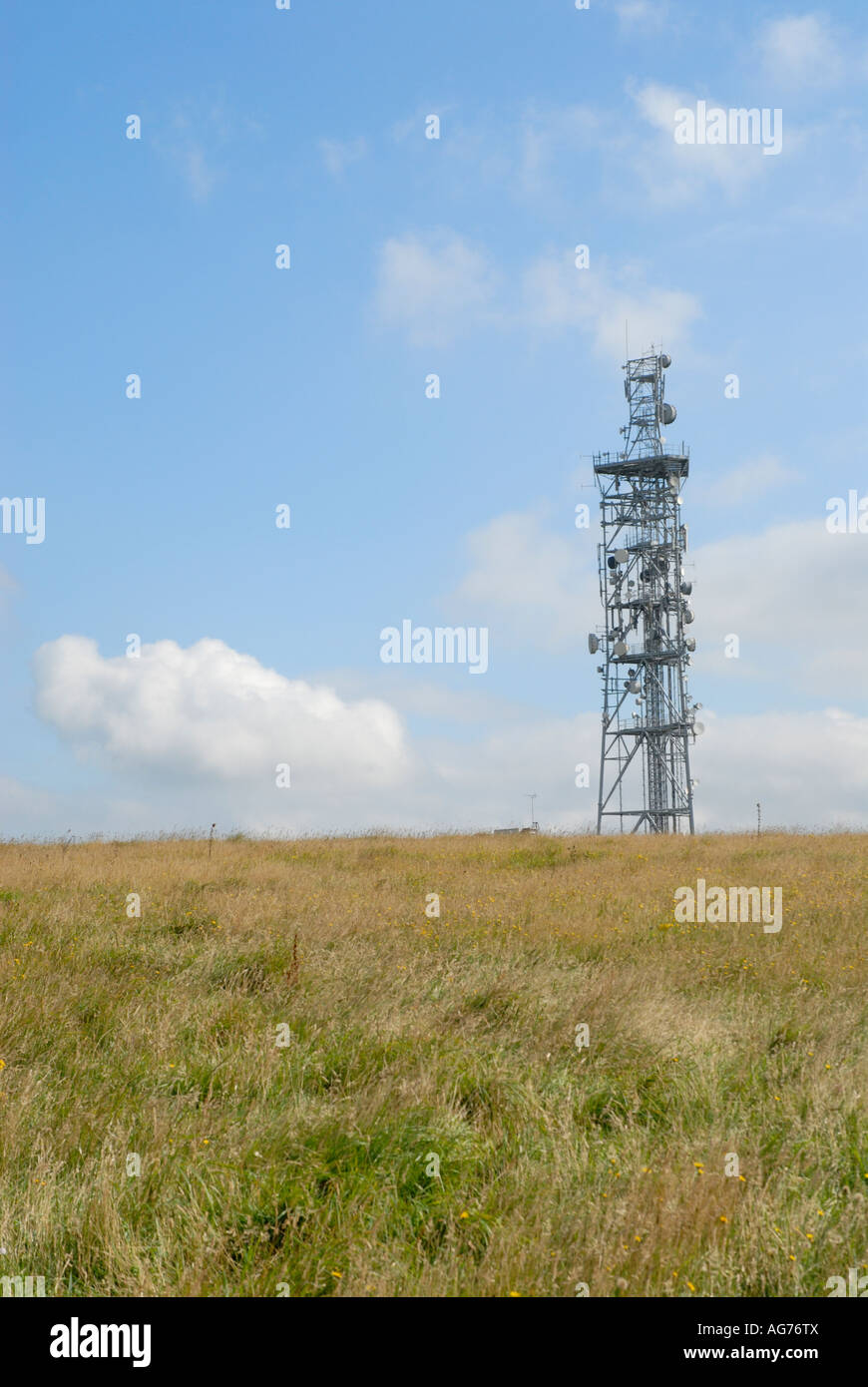 Antennes de télécommunication et de mât Banque D'Images