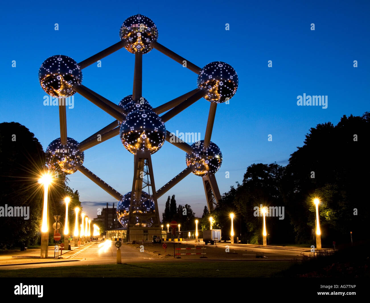 Atomium, Bruxelles, Belgique, construit pour l'Exposition Universelle de 1958, conçu par André Waterkeyn Banque D'Images Atomium, Bruxelles, Belgique, construit pour l'Exposition Universelle de 1958, conçu par André Waterkeyn Banque D'Images