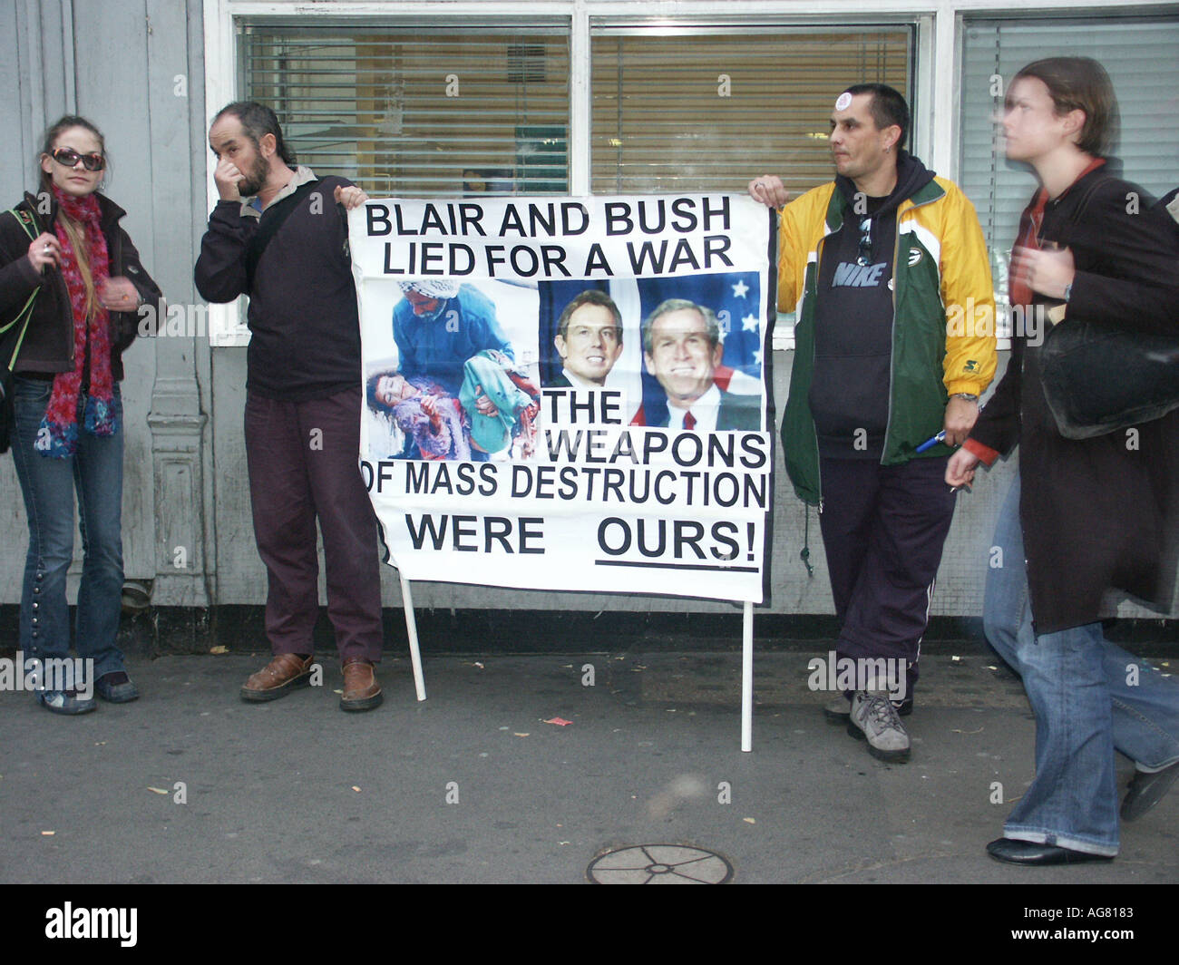 Manifestation anti guerre mondiale pour protester contre la visite du président Bush à Londres 20 novembre 2003 Banque D'Images