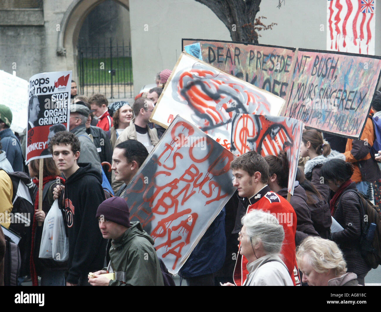 Manifestation anti guerre mondiale pour protester contre la visite du président Bush à Londres 20 novembre 2003 Banque D'Images