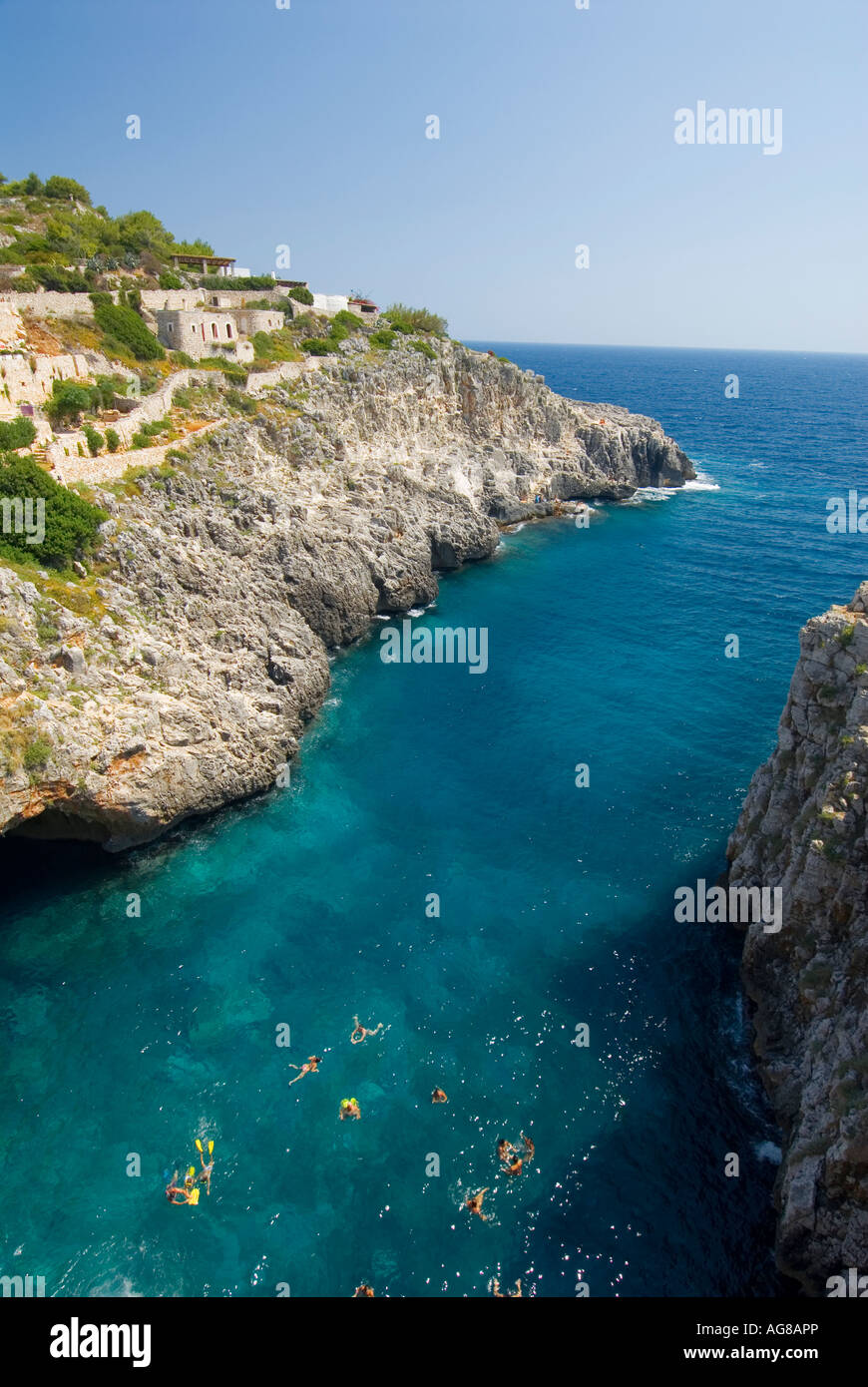 Côte sauvage près de Gagliano del Capo Italie Pouilles Mer Ionienne Banque D'Images