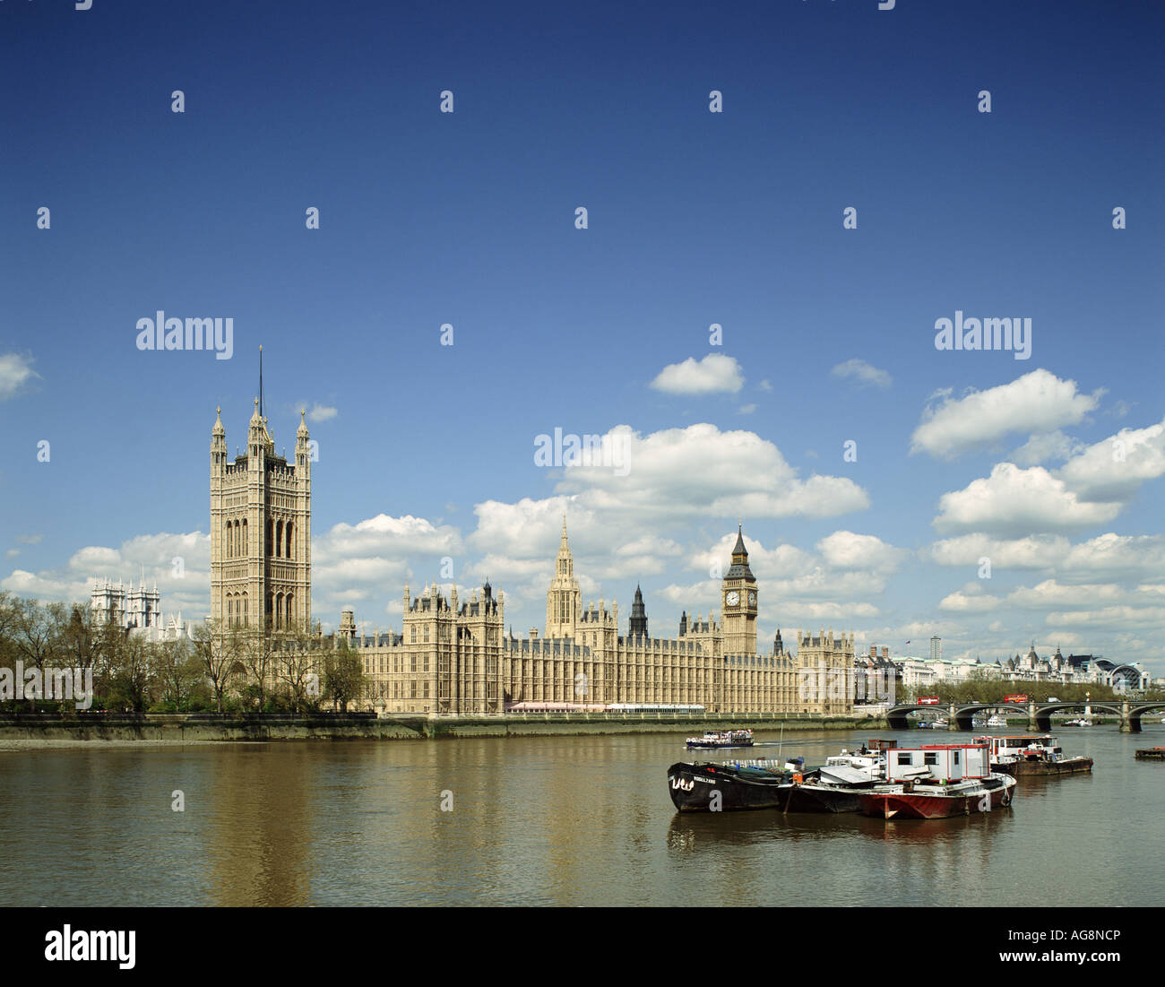 Vue sur les Maisons du Parlement, Westminster Palace, sur la Tamise, Londres, Royaume-Uni, UK, Grande-Bretagne, GB. Ville de Londres. Banque D'Images