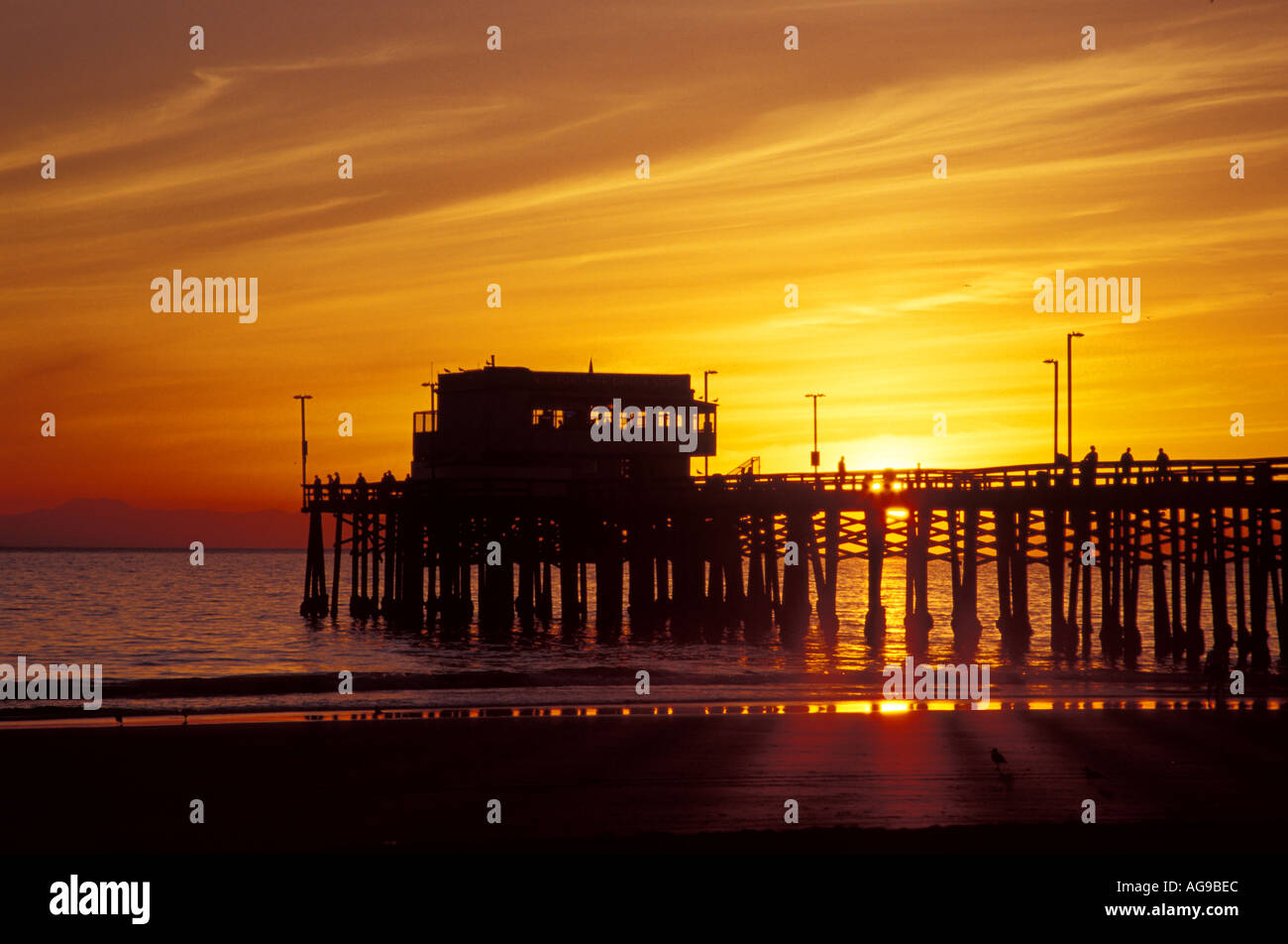 Newport Pier au coucher du soleil Newport Beach Californie Banque D'Images
