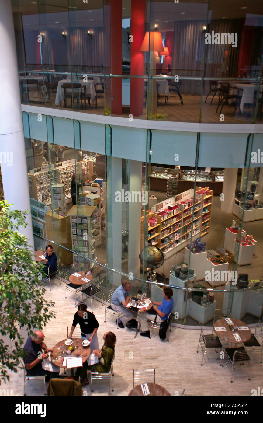Garden Court Restaurant dans l'IM Pei aile du Musée des beaux-arts de Boston MA Banque D'Images