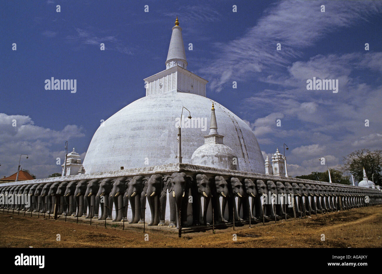 Sri Lanka Anuradhapura Thuparama pagoda temple bouddhiste Banque D'Images