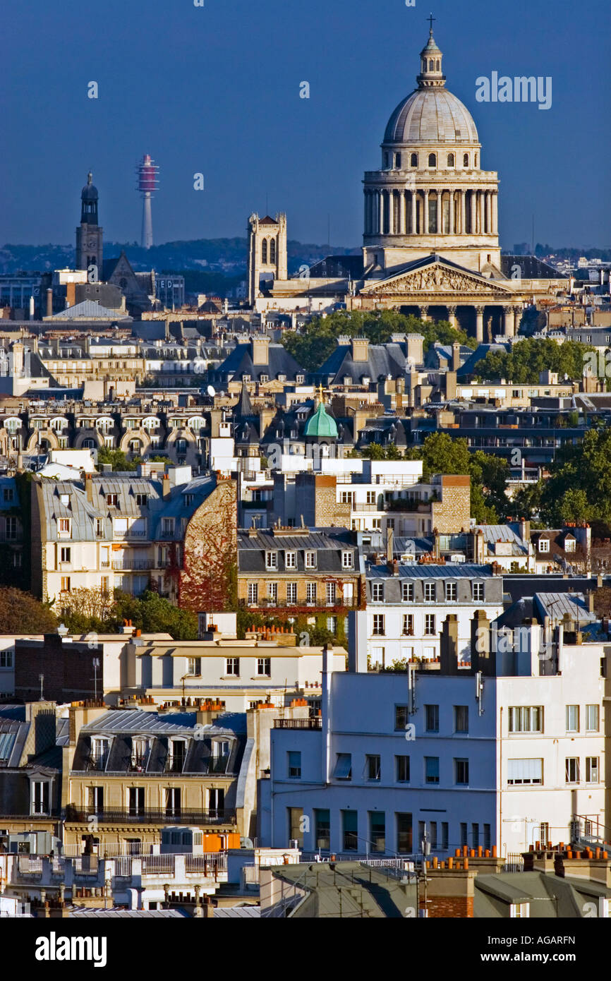 Paris France view de Panthéon également visible à gauche sont la Tour Clovis et Saint Etienne du Mont church Banque D'Images