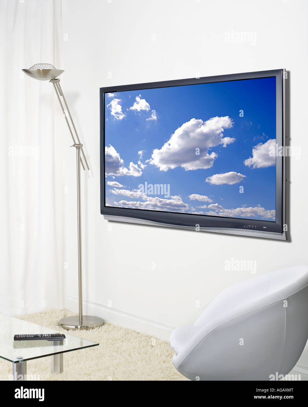 Télévision TV Plasma sur le mur vertical moniteur écran plat Banque D'Images