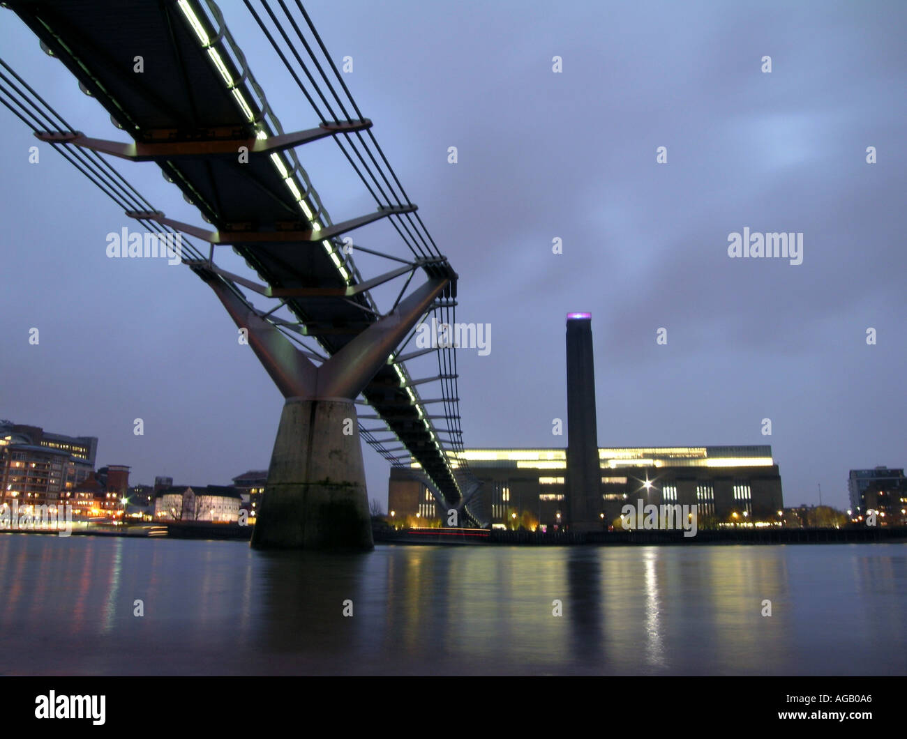 St Paul, le Millennium Bridge et la Tate Modern de Londres Banque D'Images