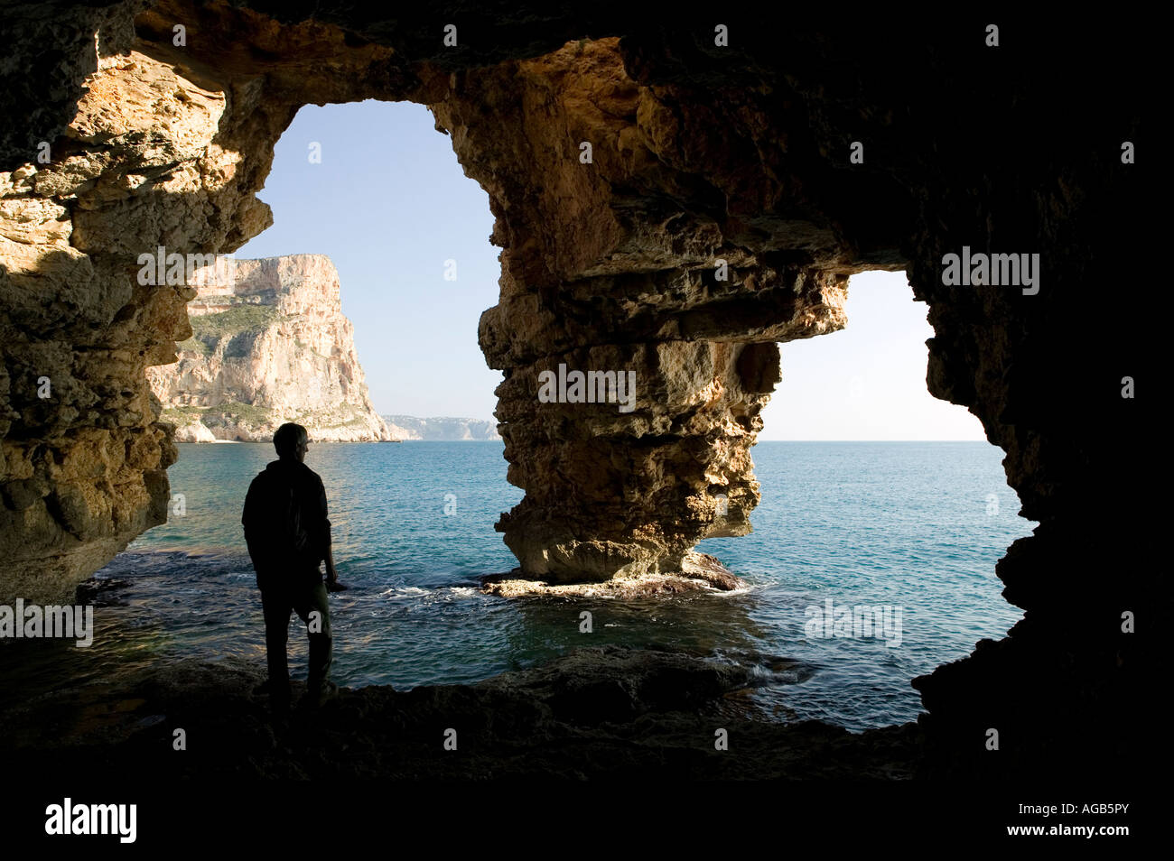 Les grottes de la mer à Platja de Moraira, Costa Blanca, Espagne Banque D'Images