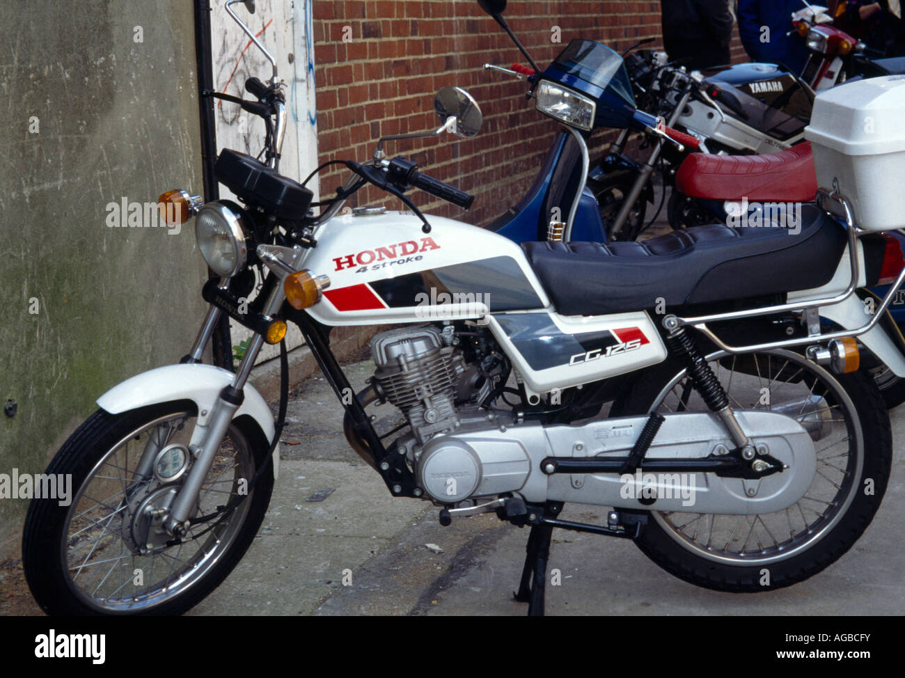 Moto avec moteur Honda CG125 Exposés Banque D'Images