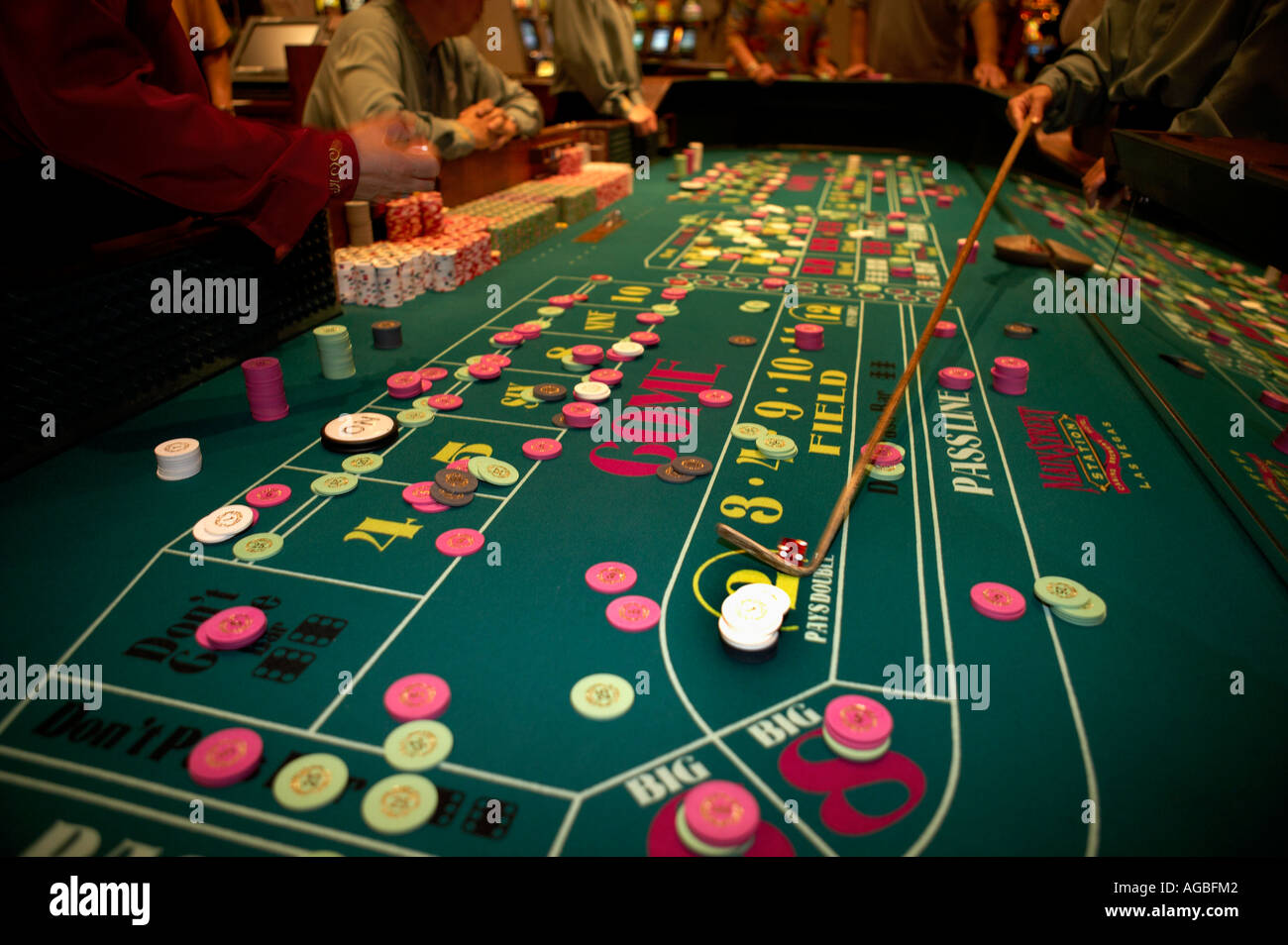 Table de craps dans un casino à Las Vegas, Nevada PARUTION MODÈLE Photo  Stock - Alamy