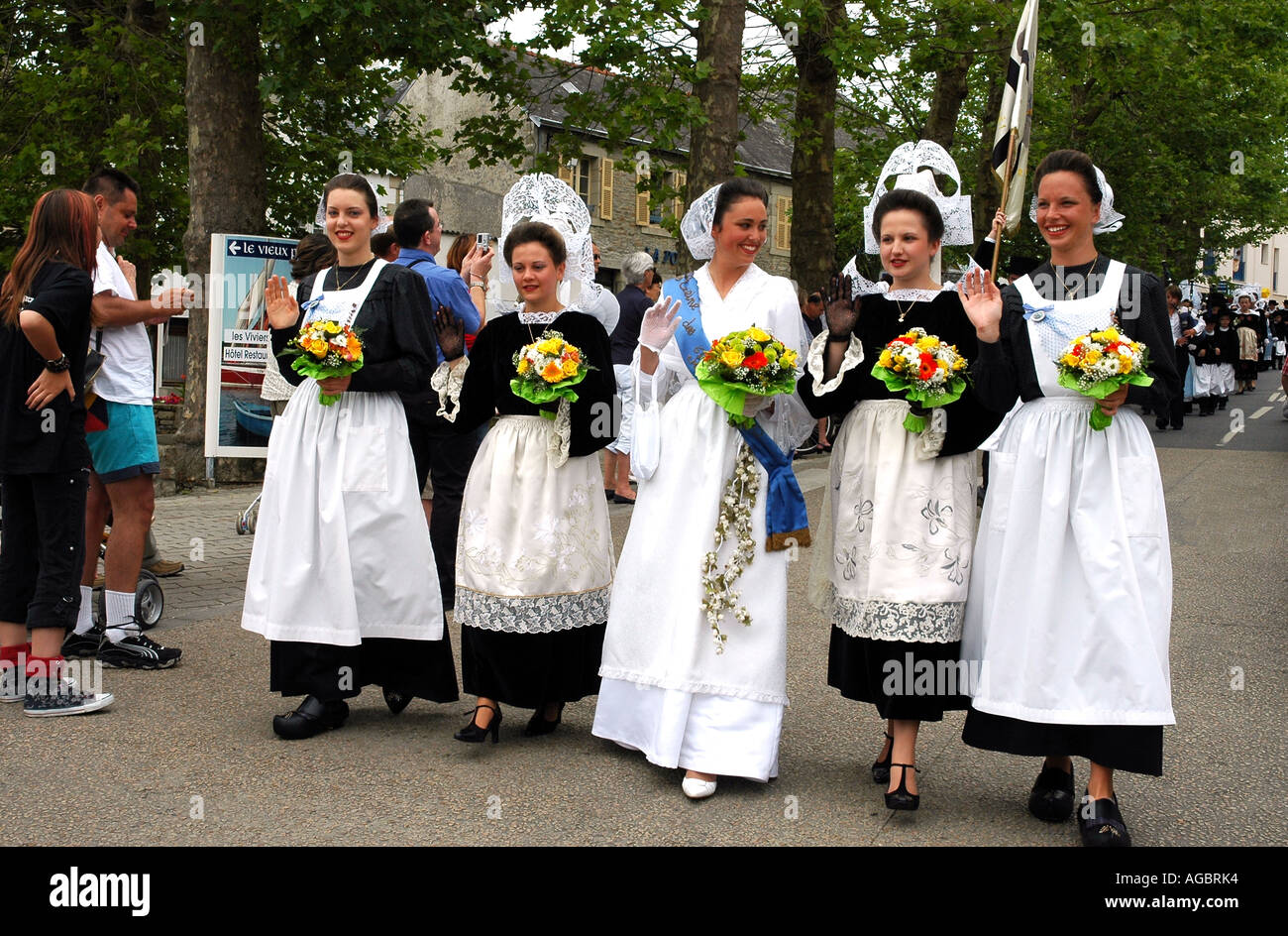 Traditional breton costumes Banque de photographies et d'images à haute  résolution - Alamy