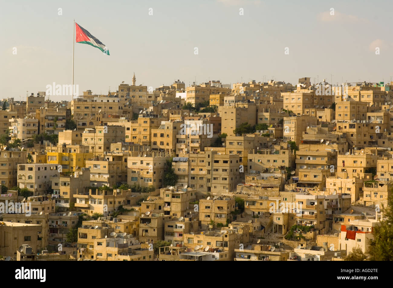 Drapeau hissé à la jordanienne Raghadan palace dans le centre de Amman ...