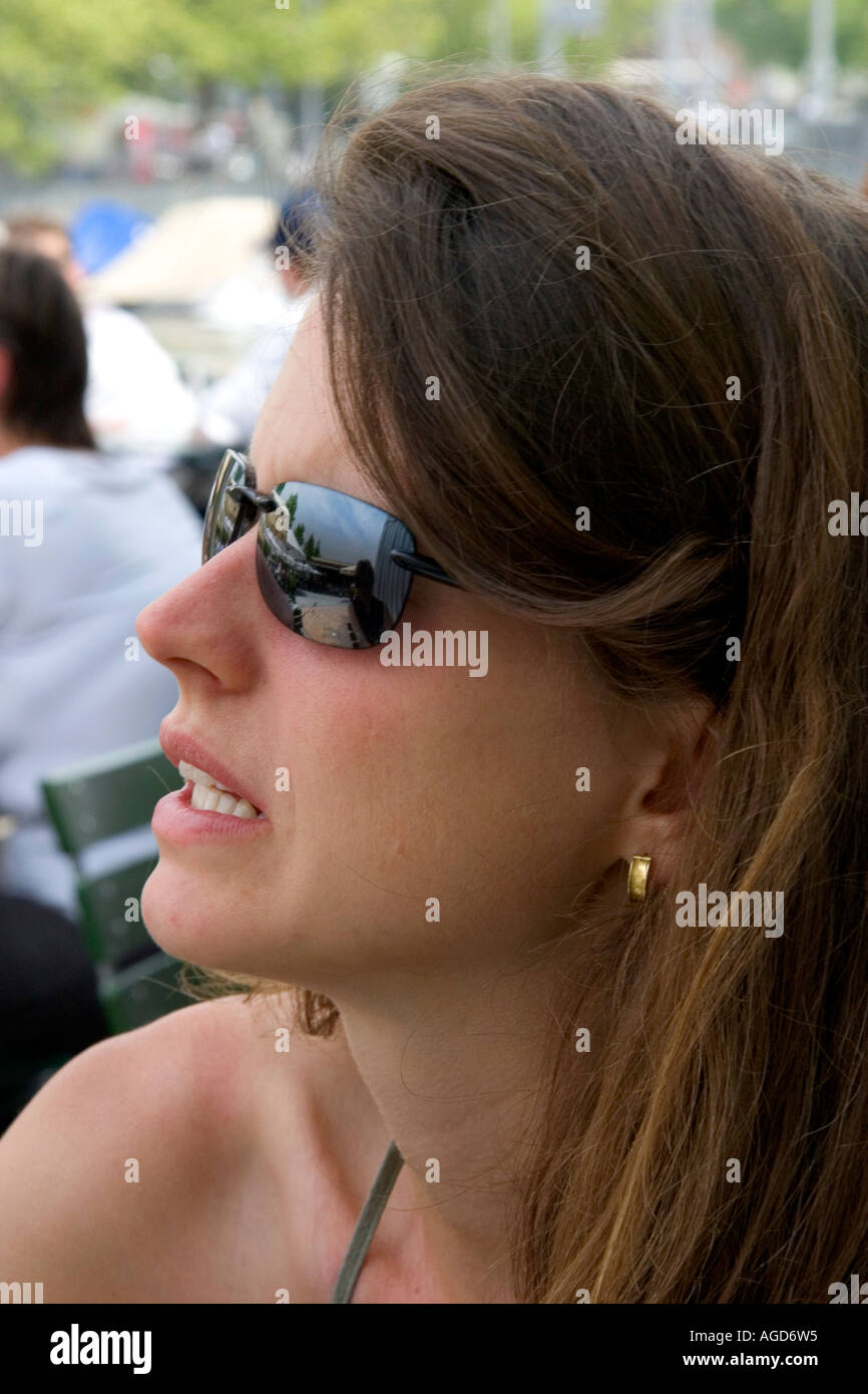 Portrait d'une allemande portant des lunettes à Zurich, Suisse. Banque D'Images