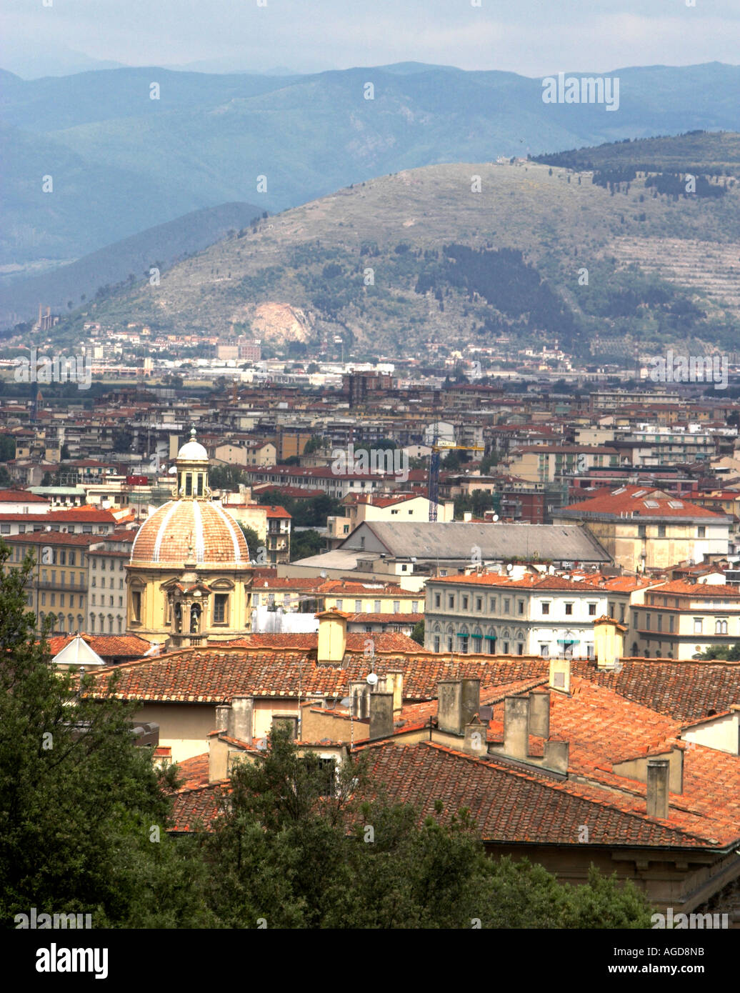 Les toits et le dôme de San Frediano in Cestello Oltranaro Florence Italie Banque D'Images