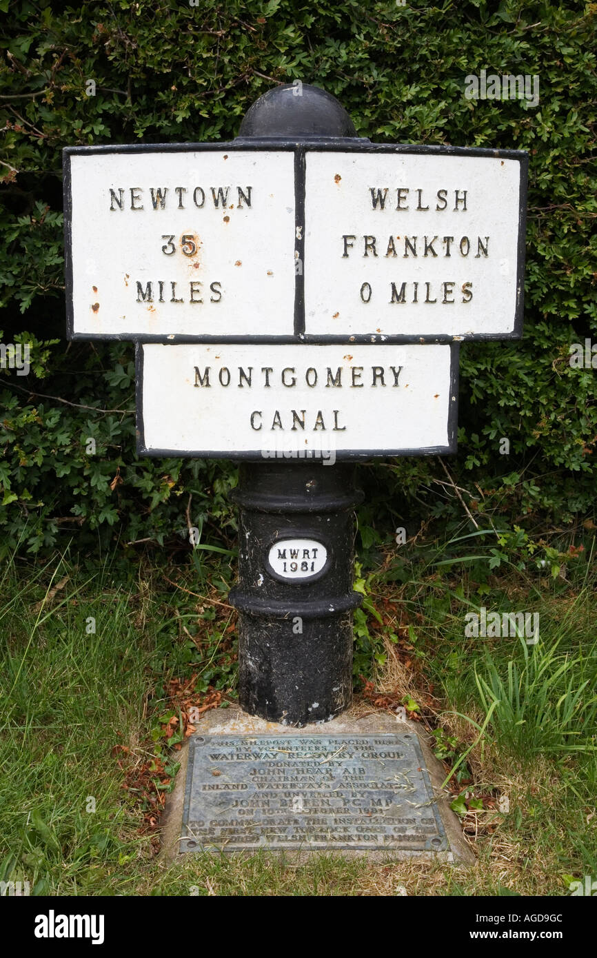 Milepost à Frankton des serrures à la jonction du canal de Llangollen et Montgomery Shropshire en Angleterre Banque D'Images