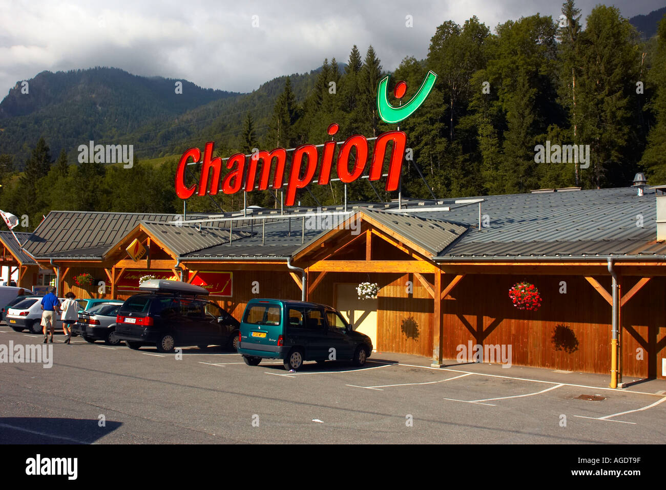 Supermarché CHAMPION à St Jean D'Aulp en Haute Savoie de la France Photo  Stock - Alamy