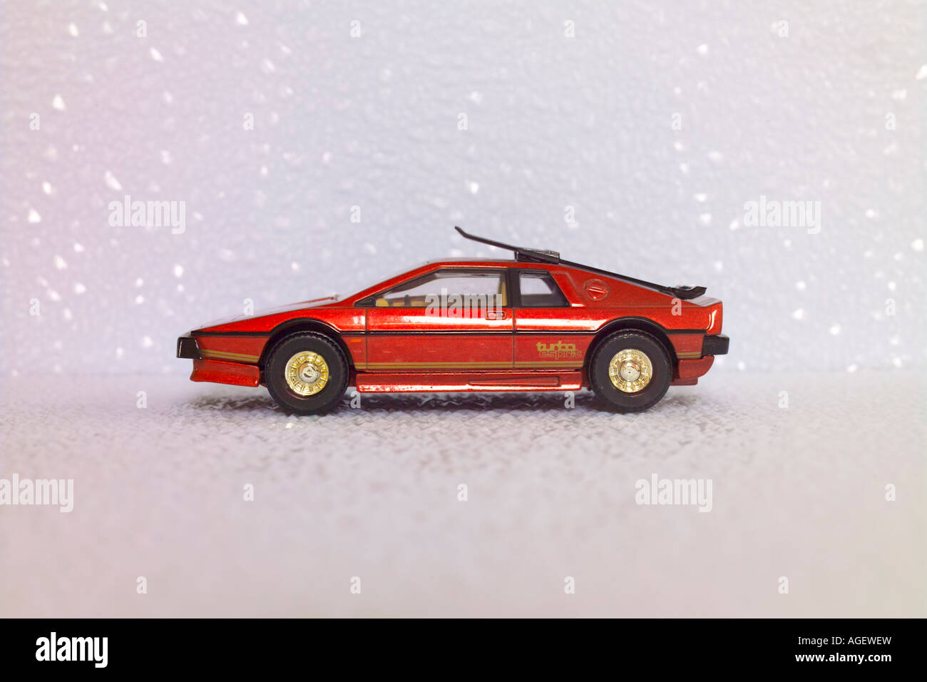 Figurine James Bond Lotus Esprit Turbo - Échelle 1/36 - 118mm - Collection Corgi - 'Rien Que Pour Vos