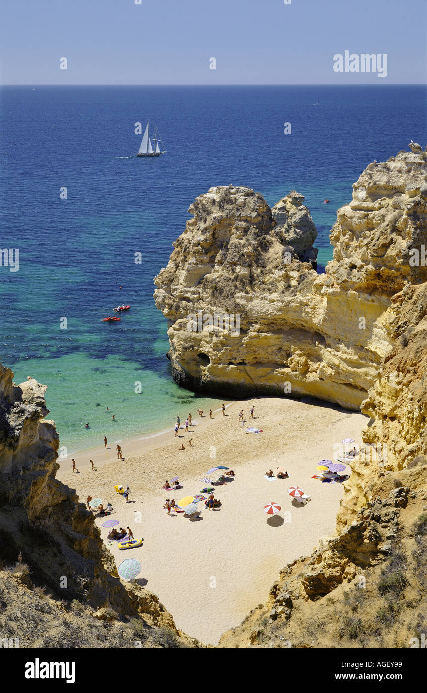 Le Portugal l'Algarve, Praia da Marinha, petite crique entre Armação de Pêra et plage Carvoeiro et falaises Banque D'Images