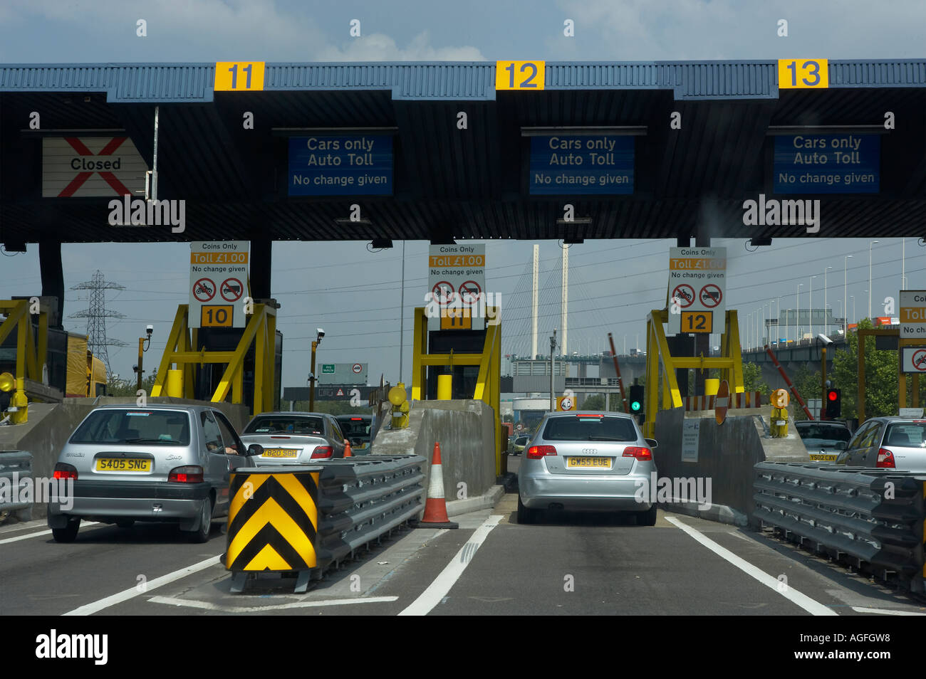 Attente de trafic stationnaire près de tunnel de Dartford CROSSING RIVER THAMES LONDON ENGLAND Banque D'Images