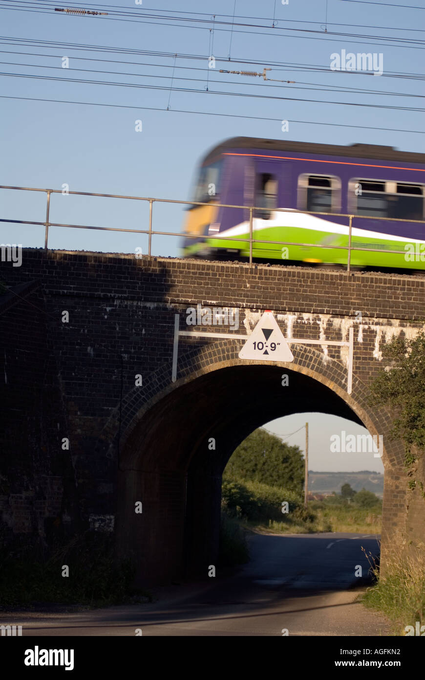 Le pont de chemin de fer où le 8 août 1963 Le fameux grand vol de train a eu lieu au croisement de Sears près de Cheddington Banque D'Images