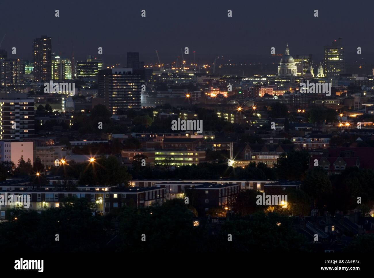 Londres Paysage urbain vu la nuit de la colline du Parlement. Hampstead Heath, Londres, Angleterre Banque D'Images