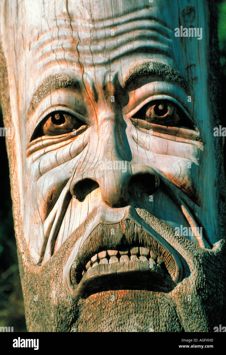 Handicrafted masque africain en bois / totem, Zimbawe Banque D'Images