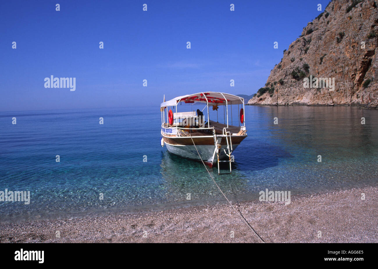 Le bateau taxi île-papillon blanc Turquie Oludeniz Banque D'Images