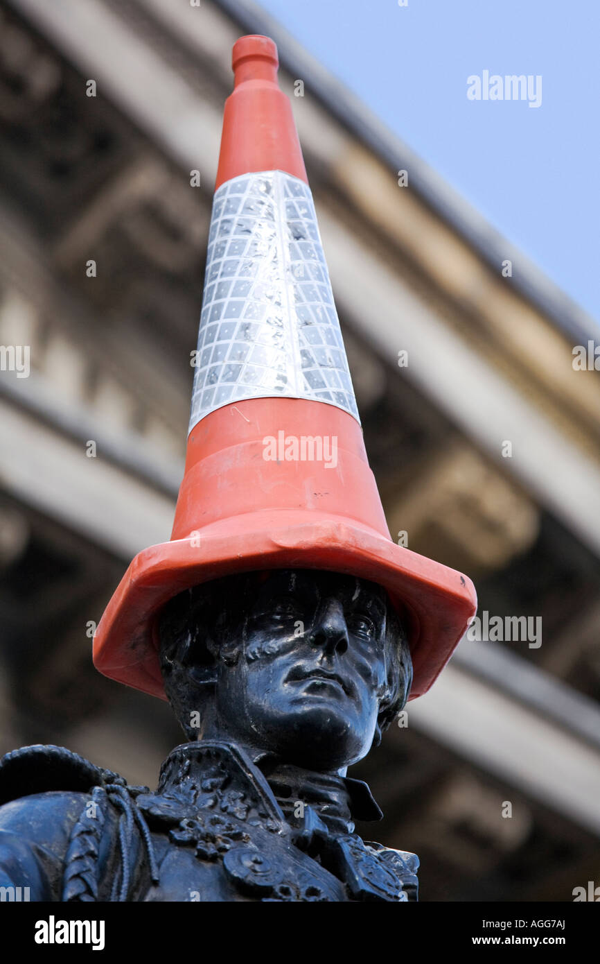 Le duc de Wellington portant un cône de circulation pour un chapeau, Royal Exchange Square, Glasgow, Ecosse. Banque D'Images