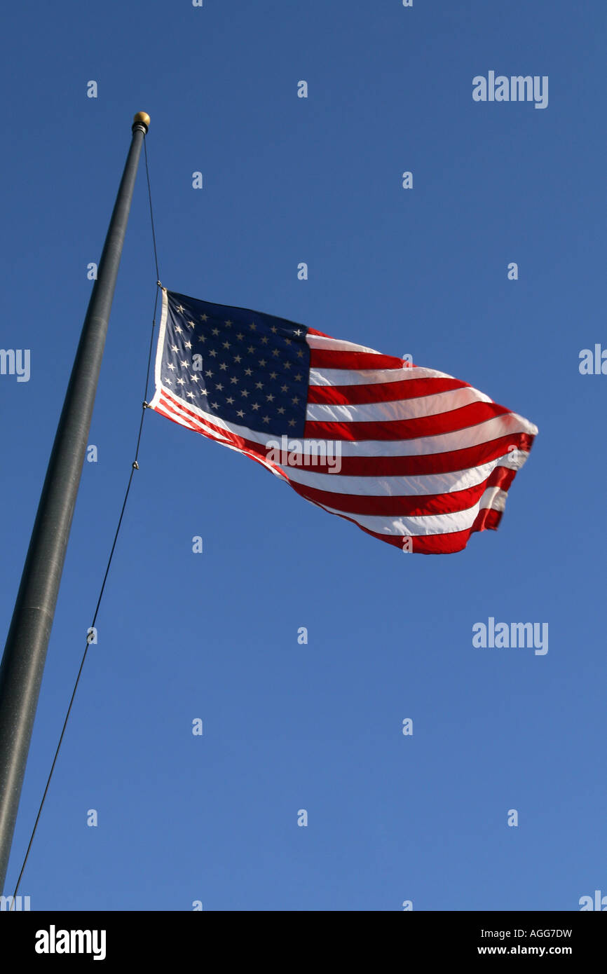 Un drapeau américain en battant le vent vif Banque D'Images
