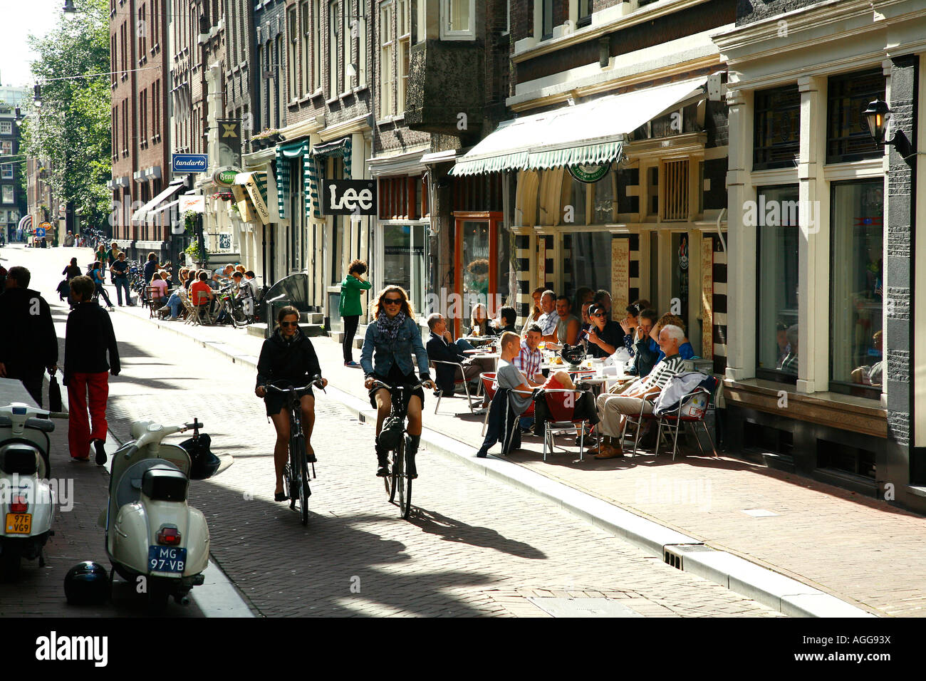 Raadhuisstraat, partie de la '9' dans les rues avec des magasins et cafés dans le quartier du Jordaan Amsterdam Pays-Bas Banque D'Images