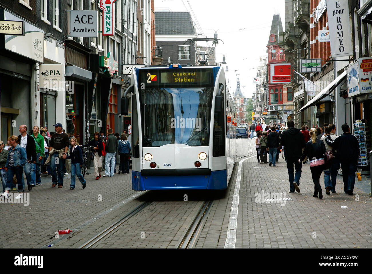 Tramway sur Leidsestraat Amsterdam Pays-Bas Banque D'Images
