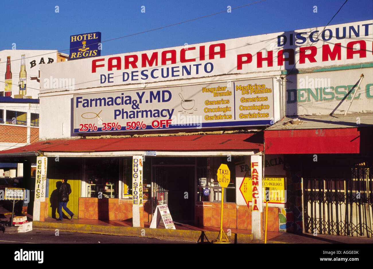 La devanture de la pharmacie à Nogales, Mexique Banque D'Images
