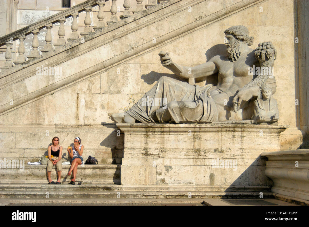Gigantesque sculpture romaine sur la Piazza del Campidoglio, Rome, Italie Banque D'Images