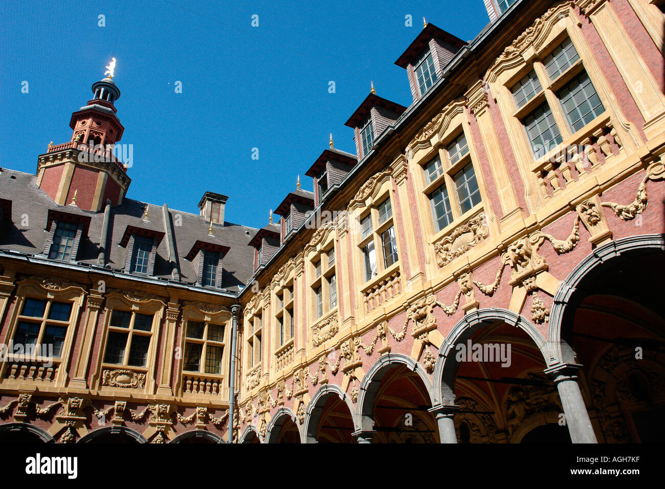 Cour intérieure de la Vieille Bourse de Lille (Vieille Bourse) (Flanders-France) Hauts de France Banque D'Images